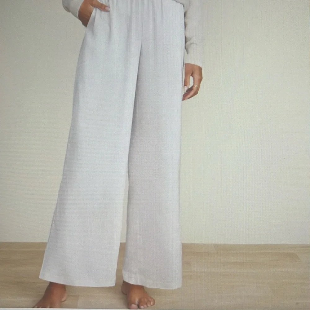 NWT Barefoot Dreams Washed Satin Wide Leg Pant. Size Large - Picture 2 of 3